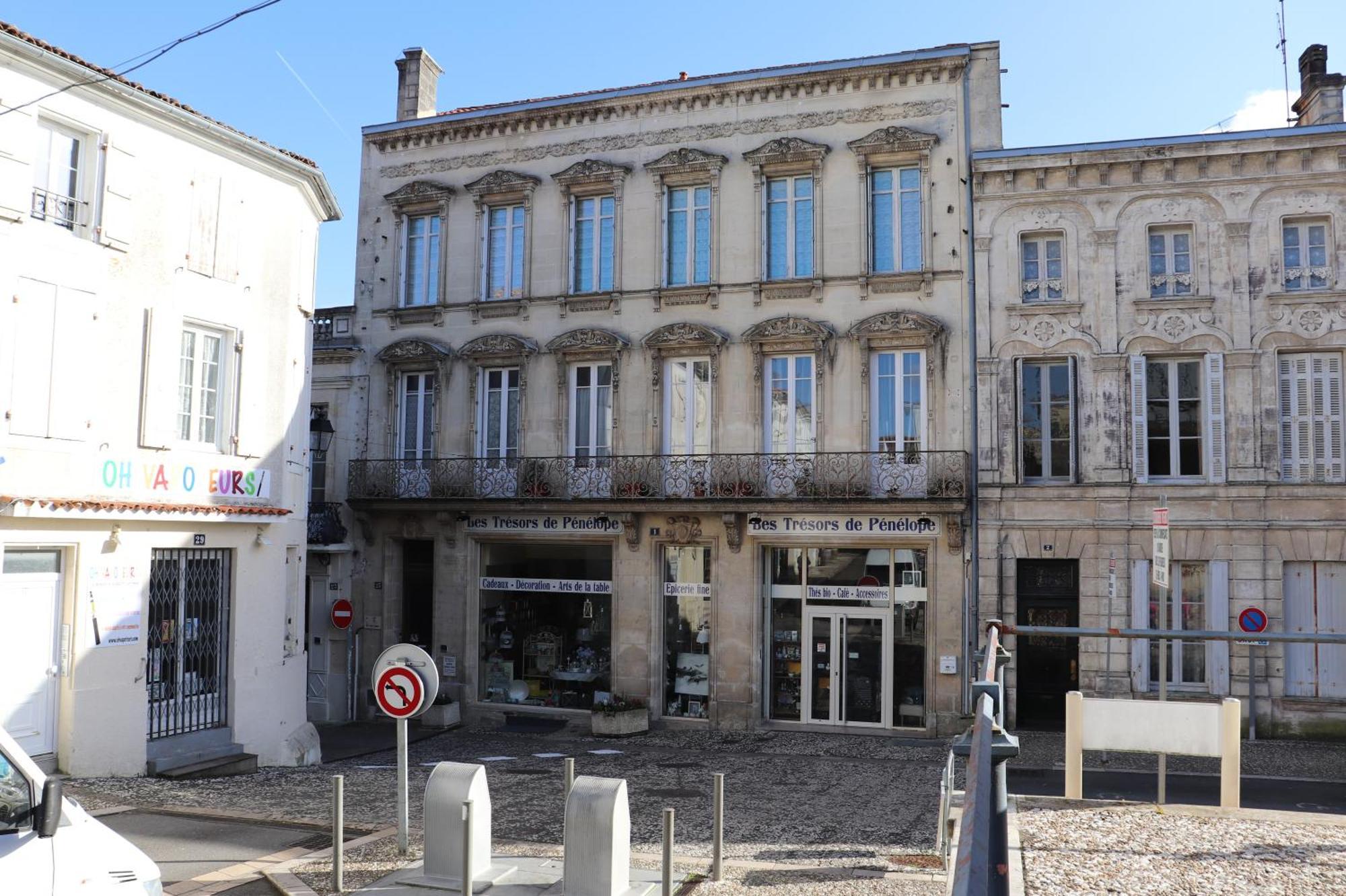 Residence Du Marche Jonzac Bagian luar foto